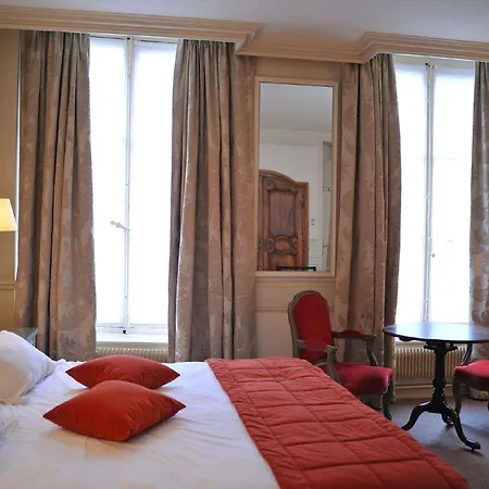 De L'universite Szálloda 3*