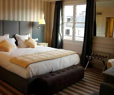 De L'universite Szálloda 3*