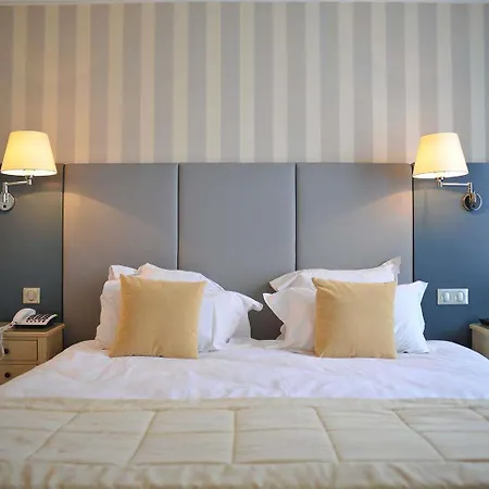 Hotel De L'universite 3*