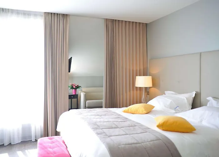 ホテル ドゥ リュニベルシテ 3*