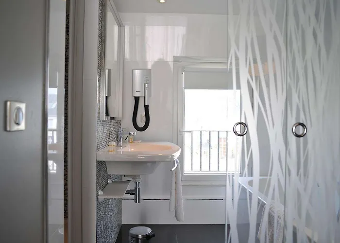 ホテル ドゥ リュニベルシテ パリ