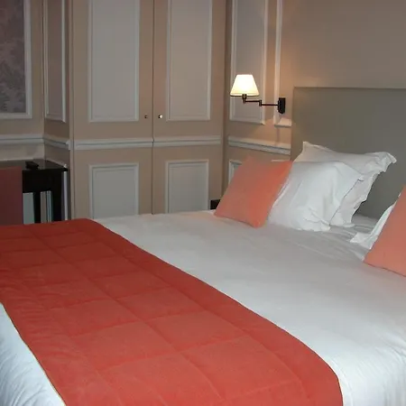 De L'universite Hotel 3*