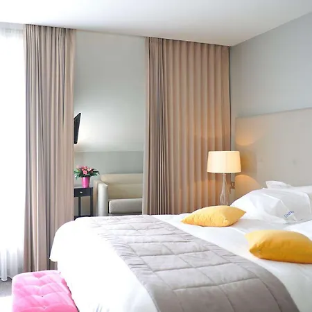 Hotel De L'universite 3*