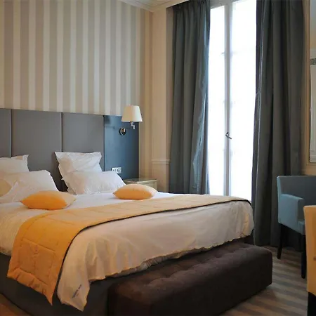 De L'universite 3* Paris