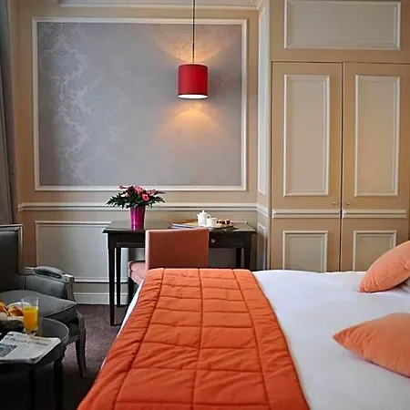 De L'universite Hotel 3*