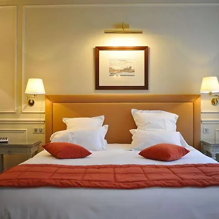 Hotel De L'universite 3*