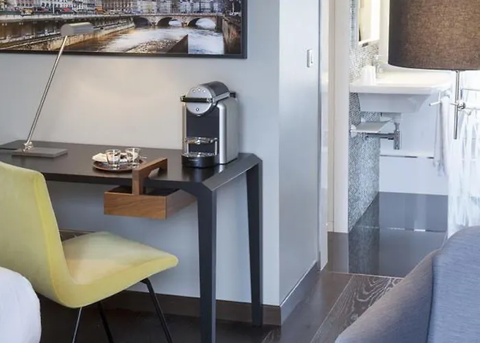 ドゥ リュニベルシテ ホテル パリ