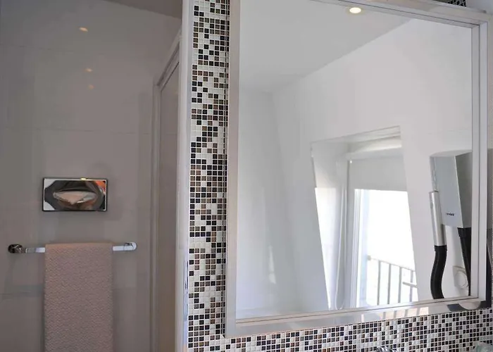 De L'universite מלון 3*