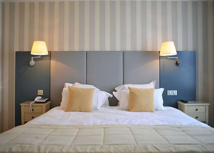 ドゥ リュニベルシテ 3*