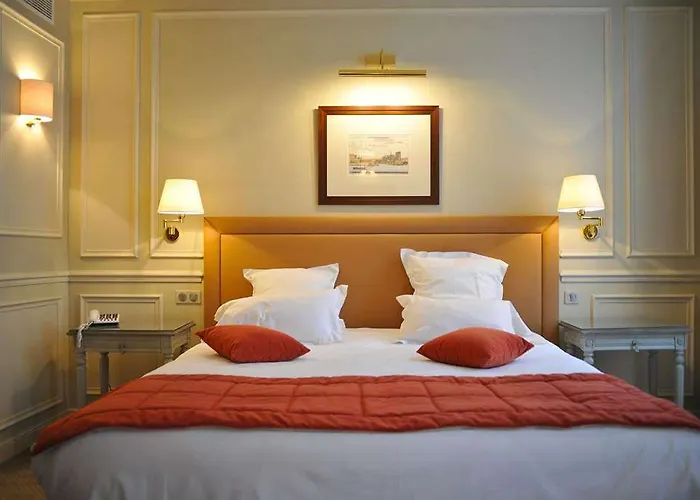 Hotel De L'universite 3*