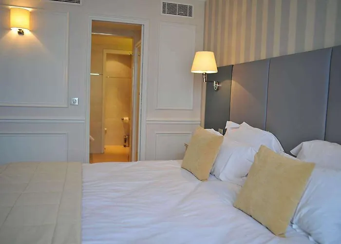 De L'universite Hotel 3*